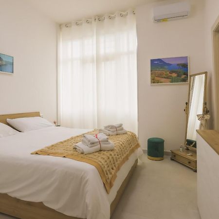 Barbyb B&B Salerno Bagian luar foto